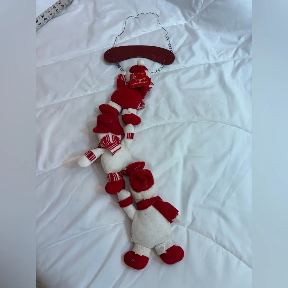 Festive Snowman Hanging Decoration “let it snow” with 3 cute snowman